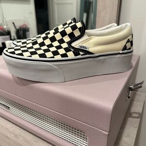 Vans Women's Black and Cream Checkered Platform Sneakers Stackform *New*